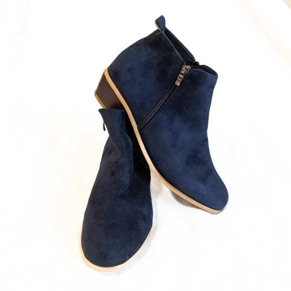 NWOT Mystery blue faux suede flat bootie. size 42 US 10 - Picture 2 of 6